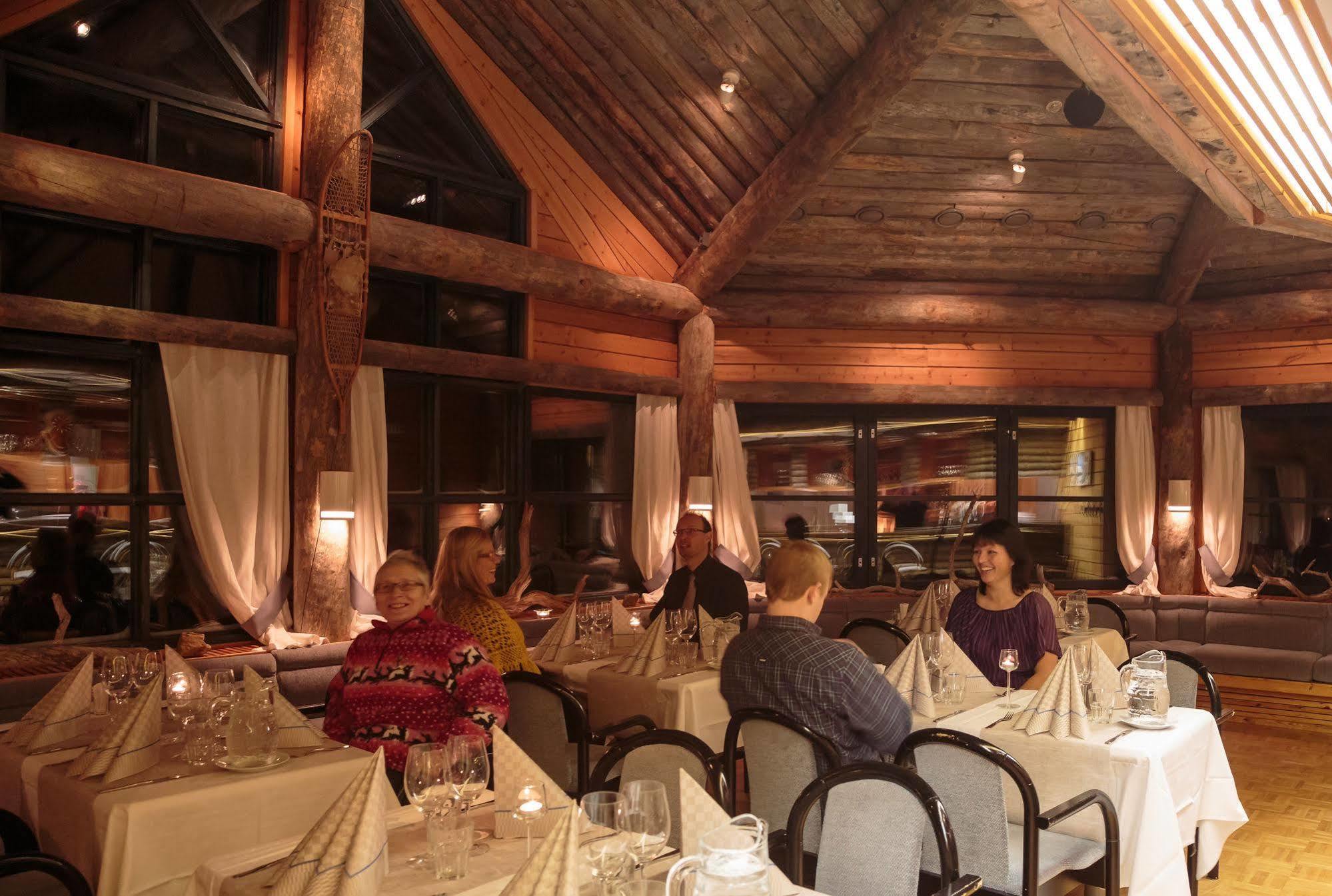 Fell Centre Kiilopaeae, Hotelli Niilanpaeae Saariselkä Zewnętrze zdjęcie